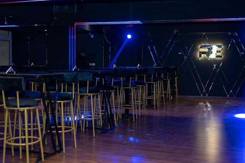 RE Lounge & Bar