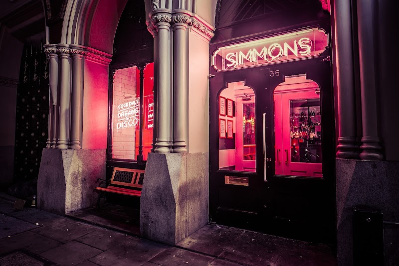 Simmons Bar | Monument