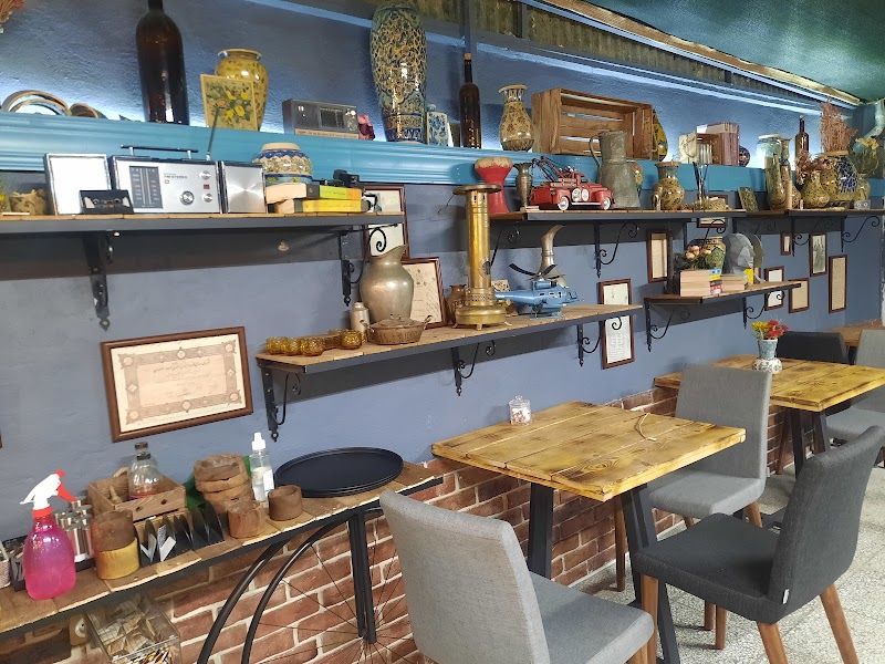 Hoormazd Pub/Cafe