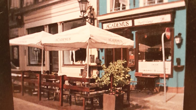 Academus Pub & Guest House