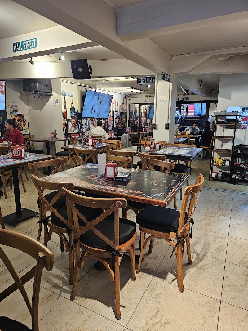 LA TRIBUNA GRILL