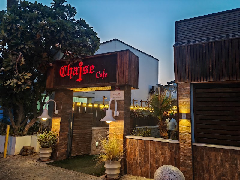 Chaise Cafe & Art Gallery