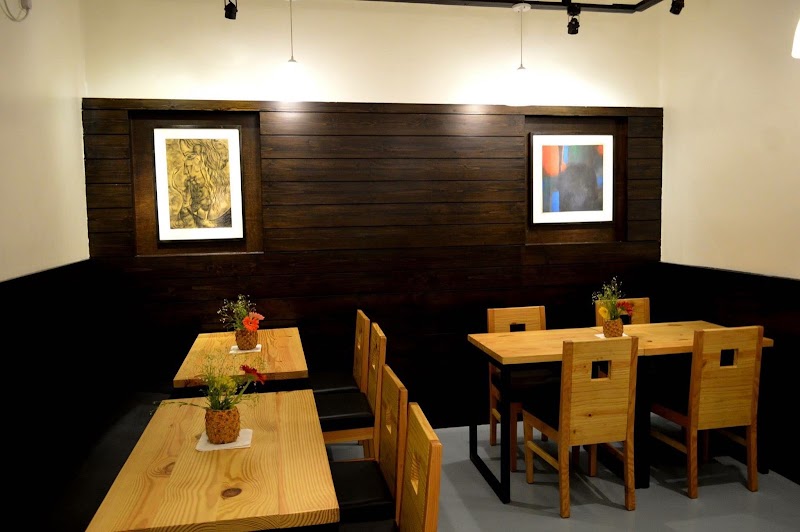 Pinewood Cafe n' Restaurant